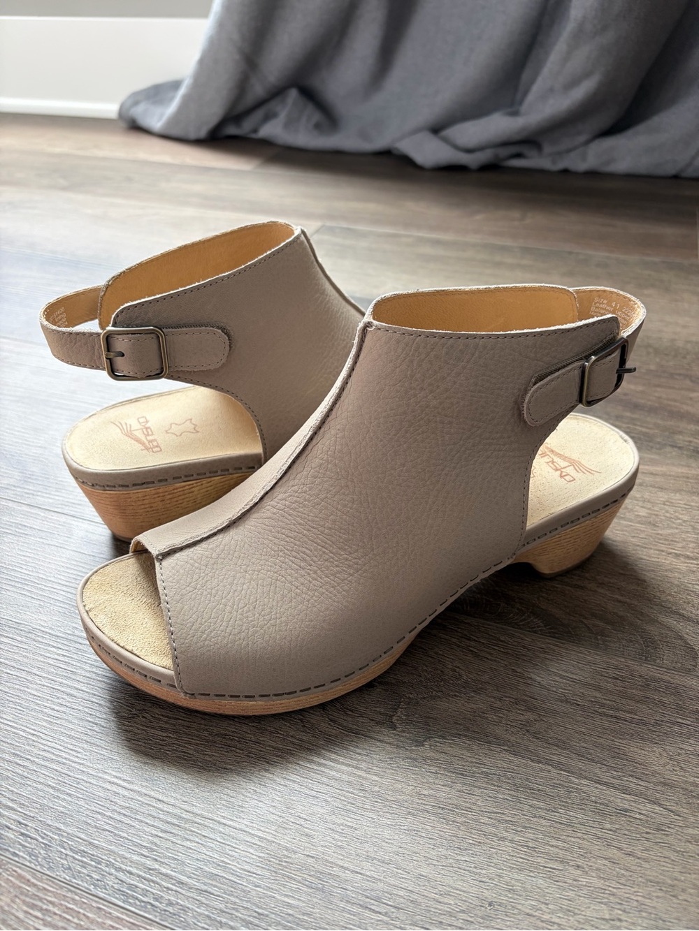Dansko Lizzy Peep-Toe Bootie, taupe, 41